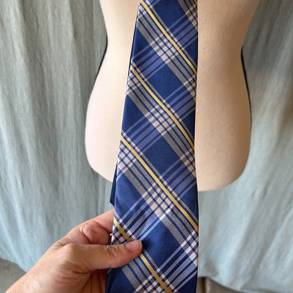 Tommy Hilfiger Extra Long Plaid Silk Tie - Picture 2 of 7